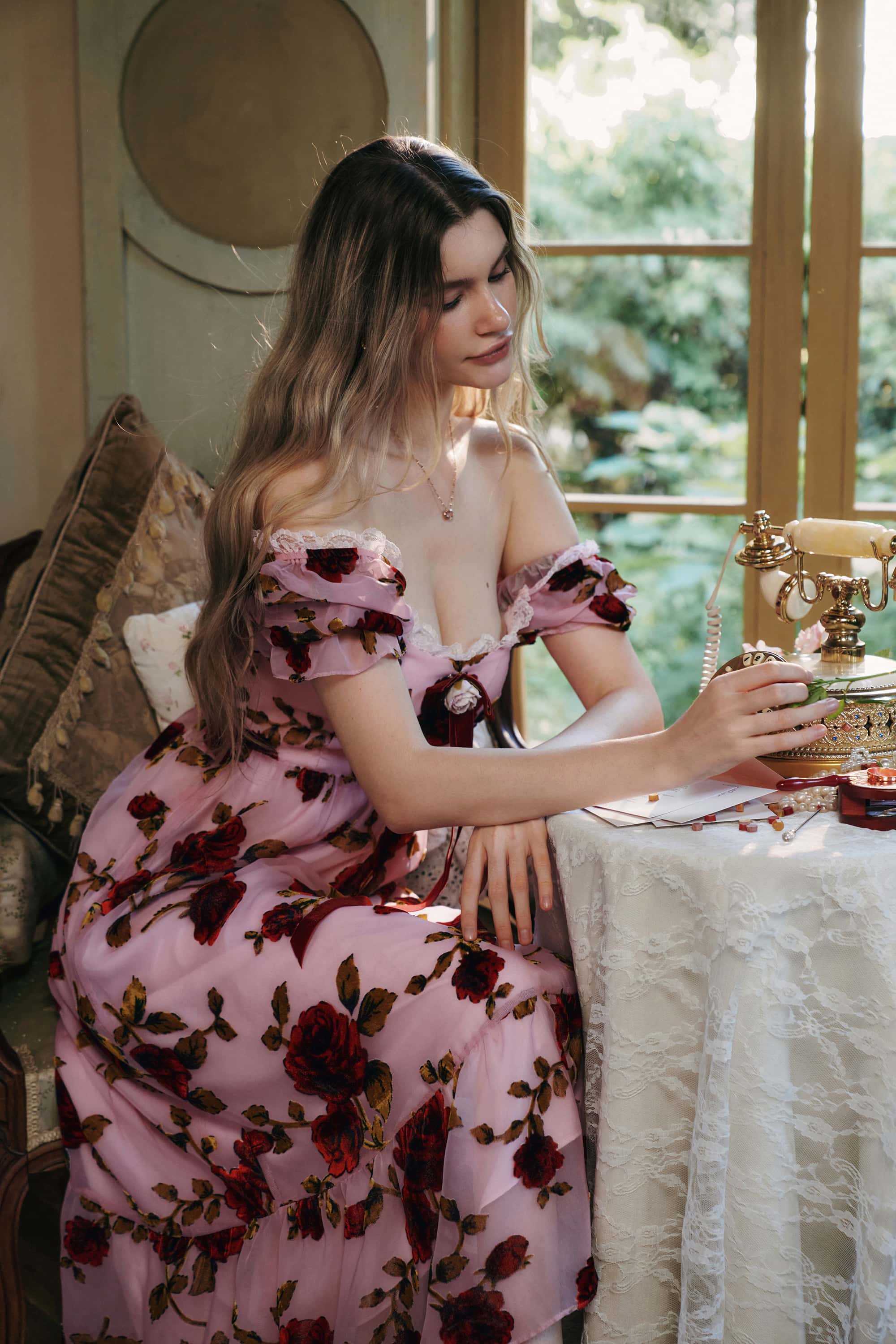 Stella Burnout Velvet Midi Dress in Rose Pink