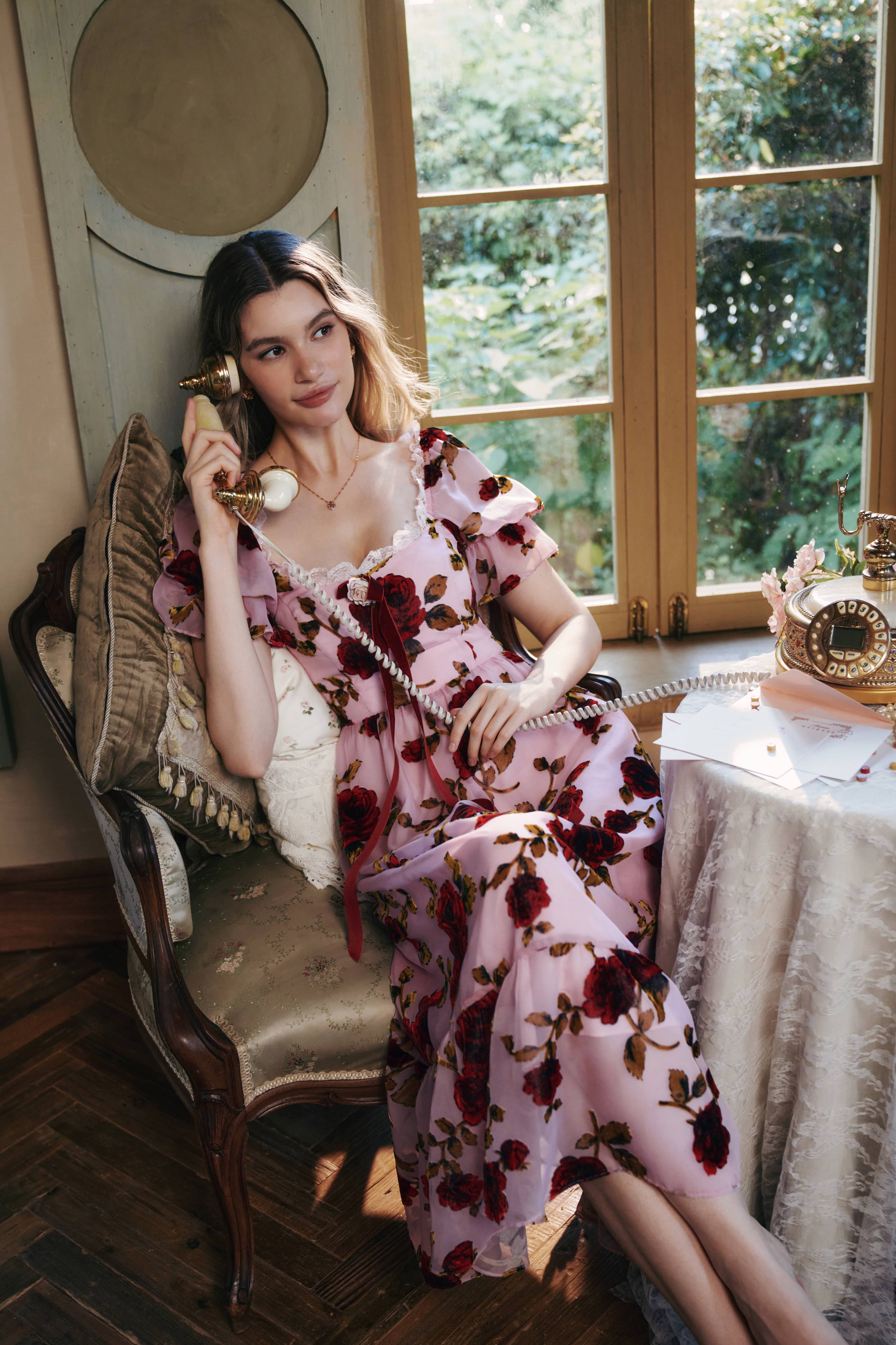 Stella Burnout Velvet Midi Dress in Rose Pink