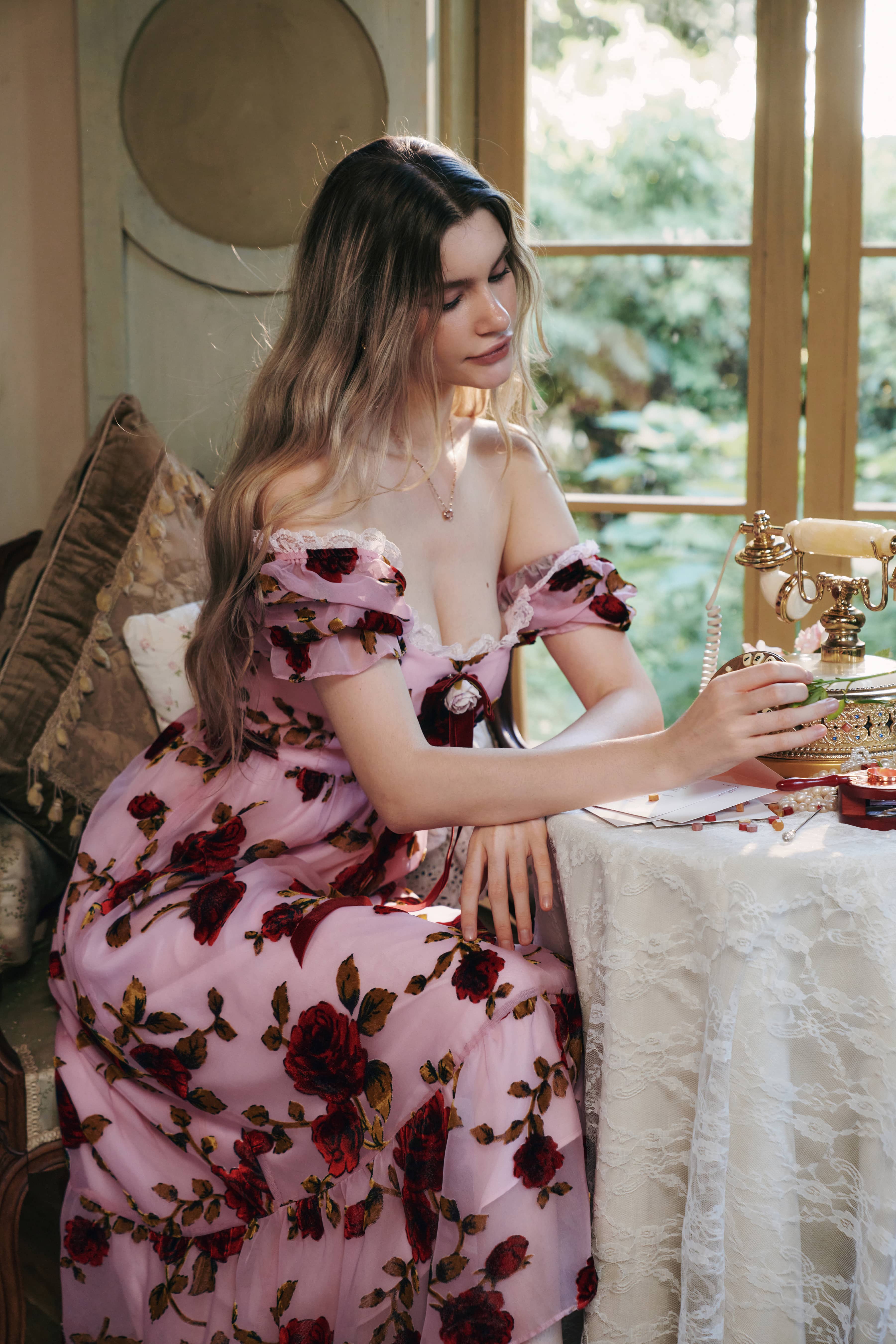 Stella Burnout Velvet Midi Dress in Rose Pink
