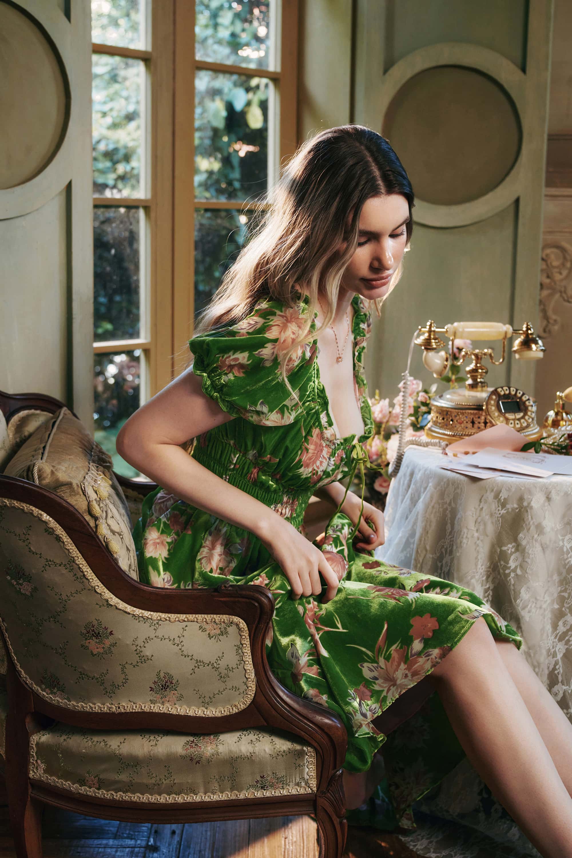 Margaret Burnout Velvet Midi Dress in Kelly Green