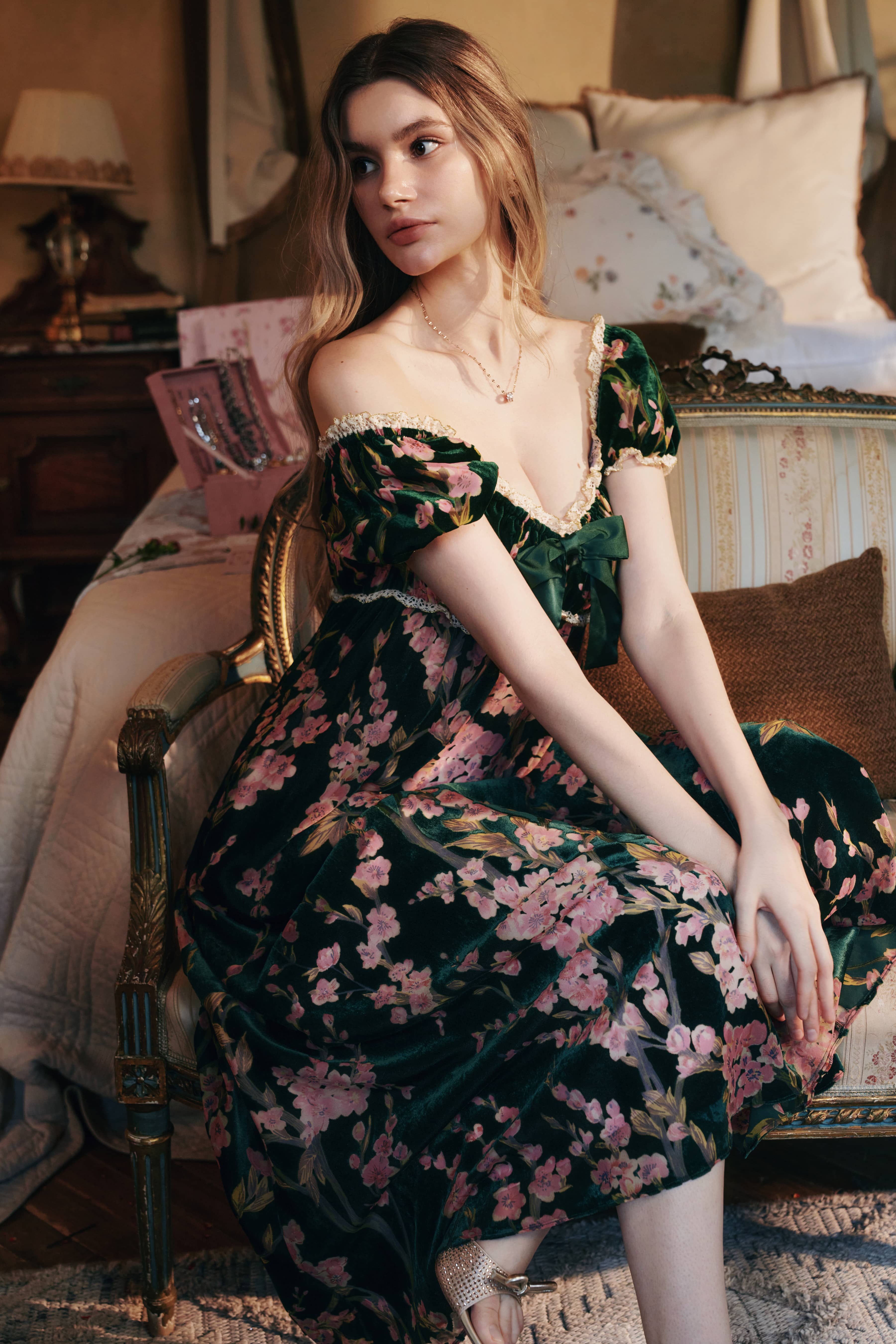 Georgiana Burnout Velvet Midi Dress in Forest Green