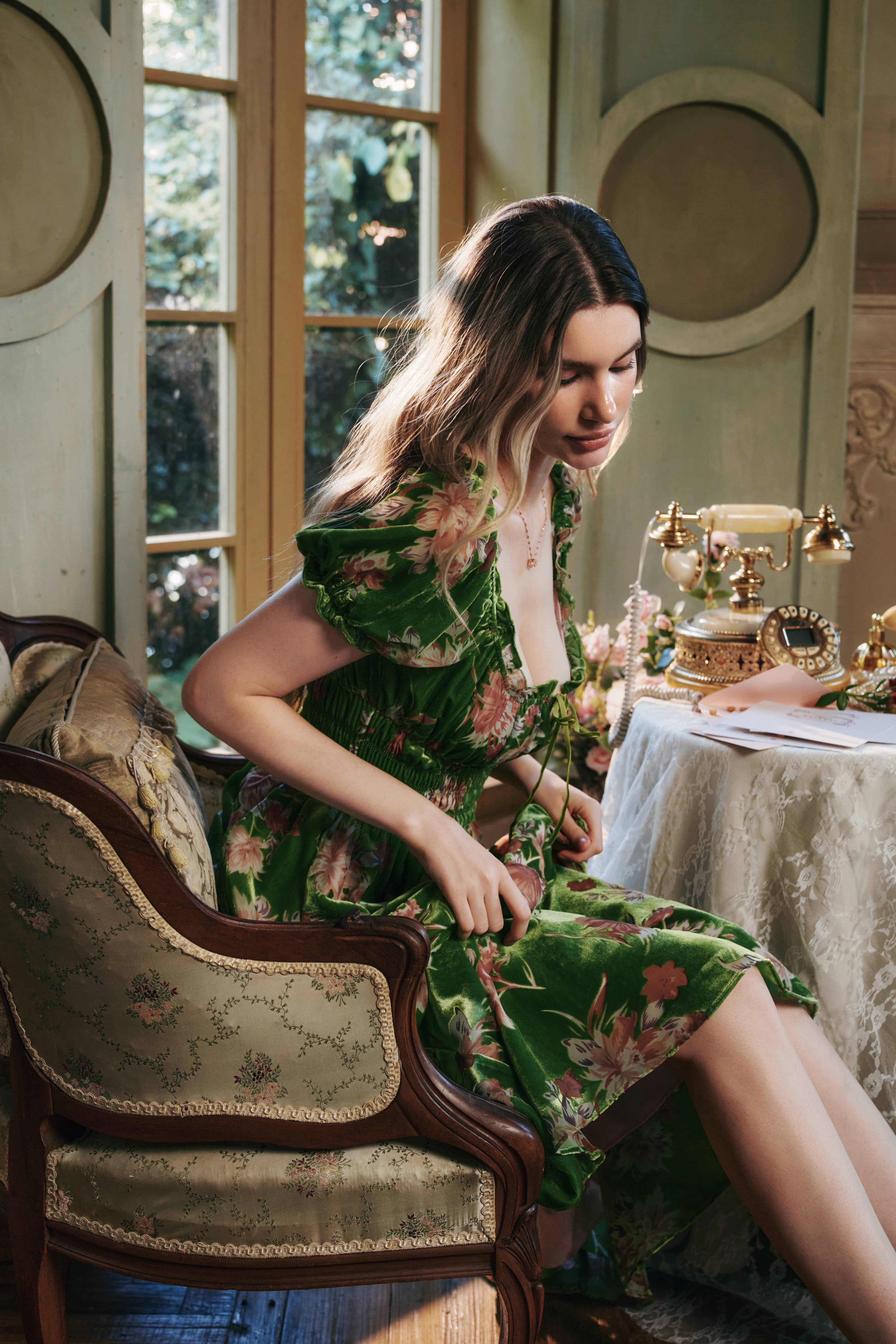 Margaret Burnout Velvet Midi Dress in Kelly Green